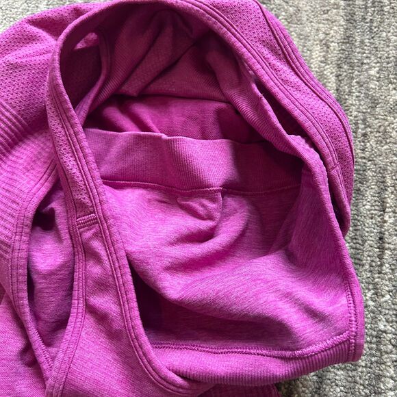 Lululemon Seamlessly Covered Tank in Heathered Ultra Violet, Size 6 - Picture 6 of 6